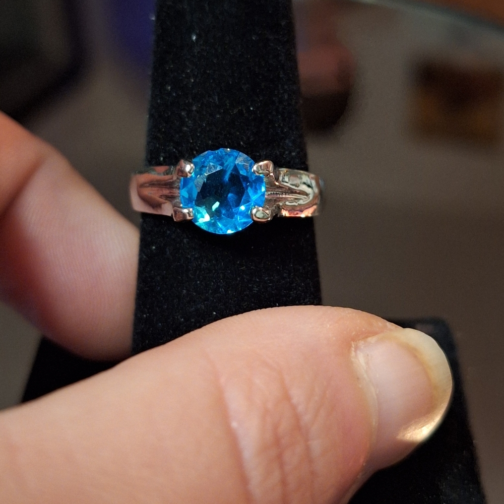 Round cut Swiss Blue Topez ring